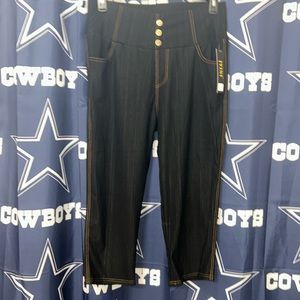 Black denim capris Size XL NWT